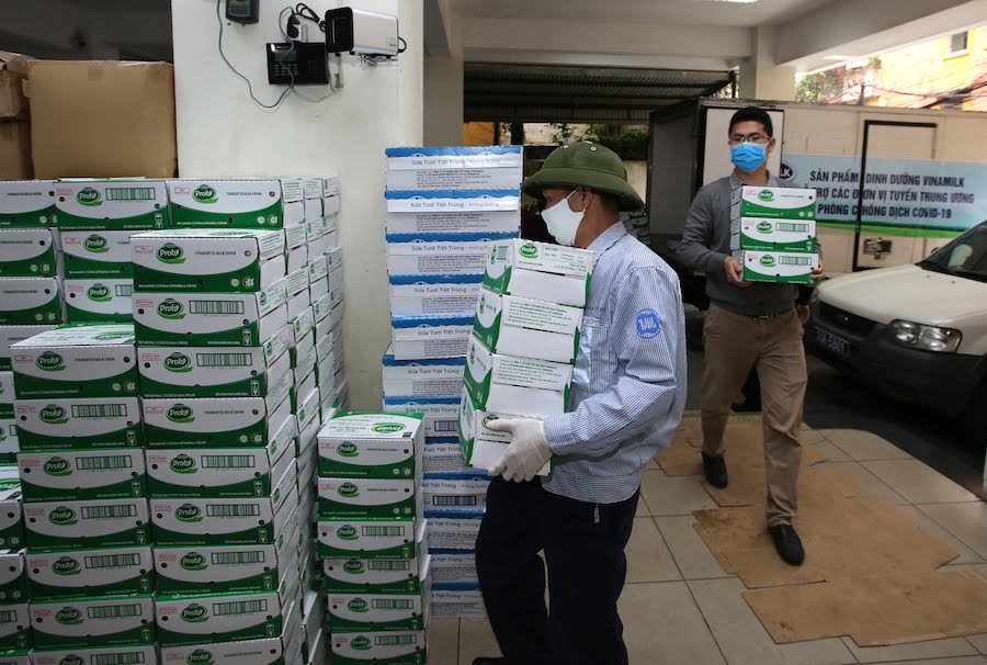 Vinamilk[-]ủng[-]hộ[-]gần[-]15[-]tỷ[-]đồng[-]cho[-]các[-]đơn[-]vị[-]tuyến[-]đầu[-]đang[-]trực[-]tiếp[-]chống[-]dịch[-]COVID-19